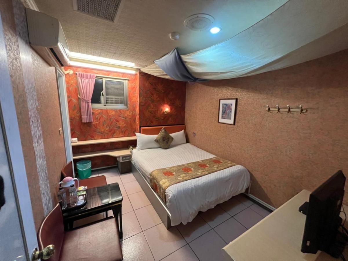 Boston Hotel Chiayi City Exteriör bild