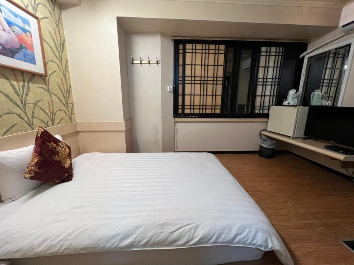 Boston Hotel Chiayi City Exteriör bild