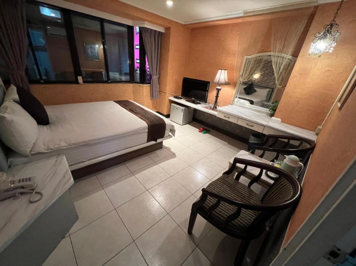 Boston Hotel Chiayi City Exteriör bild