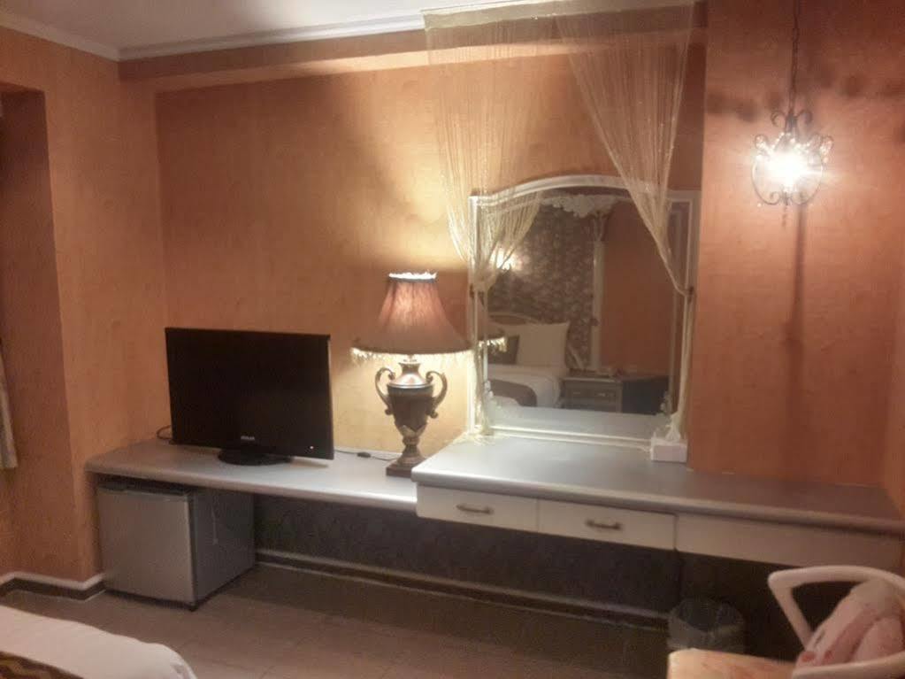 Boston Hotel Chiayi City Exteriör bild