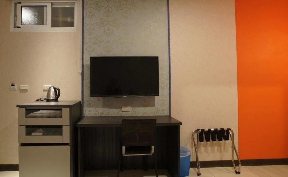 Boston Hotel Chiayi City Exteriör bild