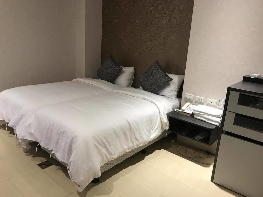 Boston Hotel Chiayi City Exteriör bild