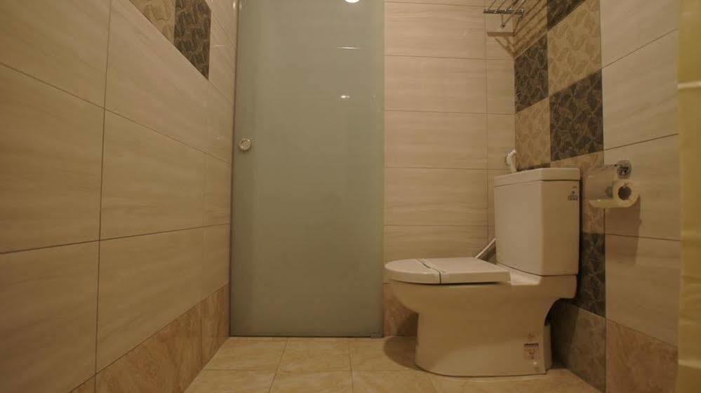 Boston Hotel Chiayi City Exteriör bild