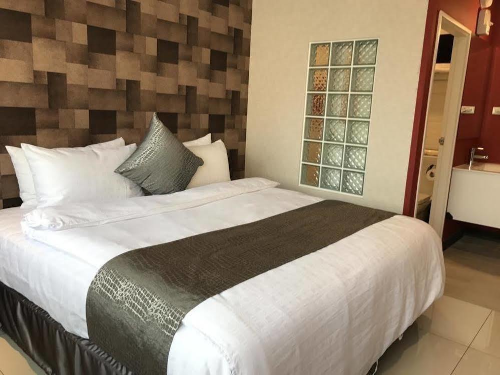 Boston Hotel Chiayi City Exteriör bild