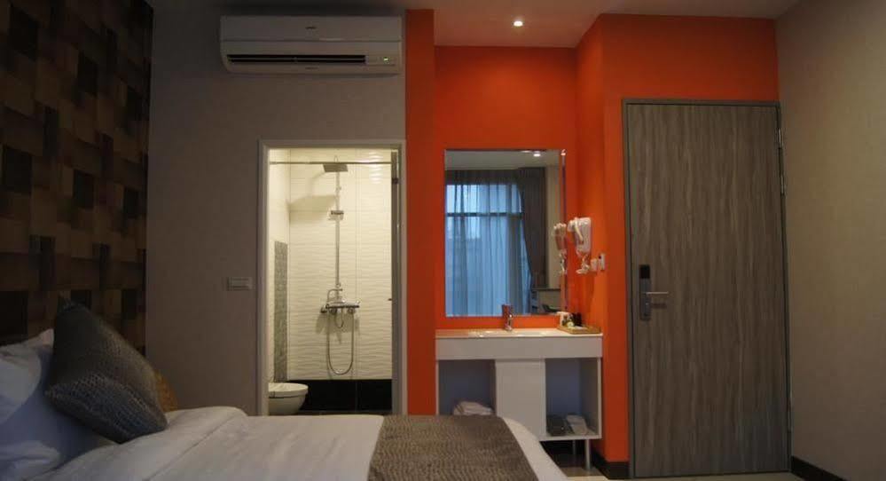 Boston Hotel Chiayi City Exteriör bild