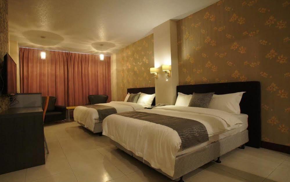 Boston Hotel Chiayi City Exteriör bild