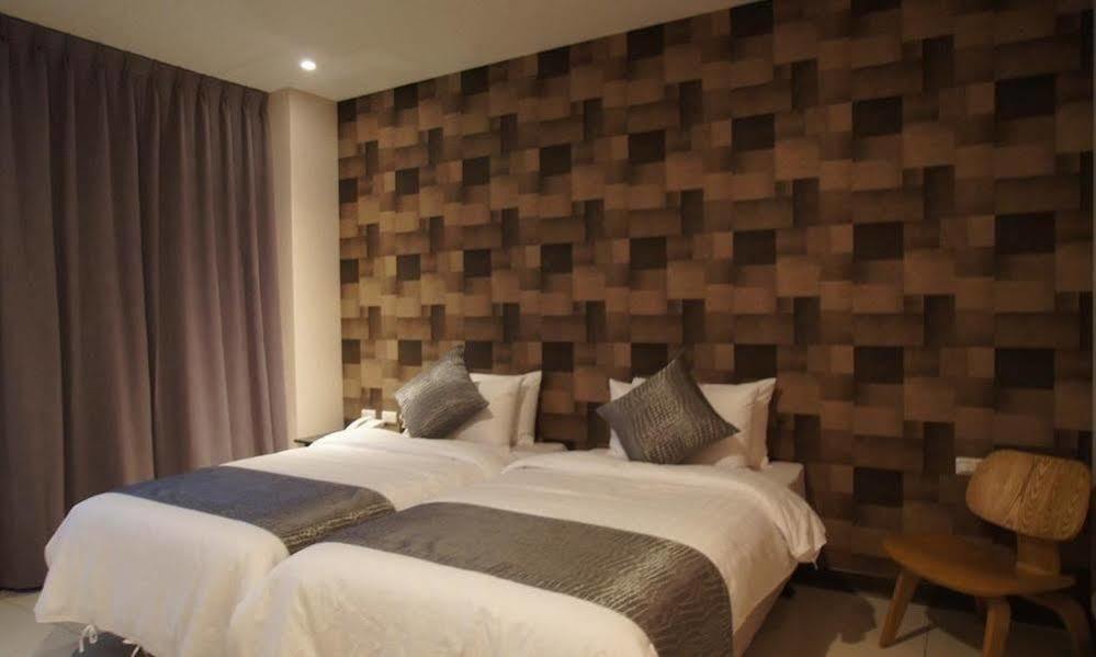 Boston Hotel Chiayi City Exteriör bild